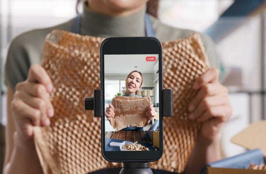 TikTok konkuruje z eBayem na światowym rynku zakupów online.
