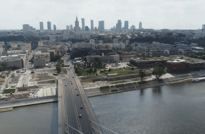 Zablokowane drogi, korekty w transporcie publicznym. Utrudnienia w Warszawie 11 listopada.