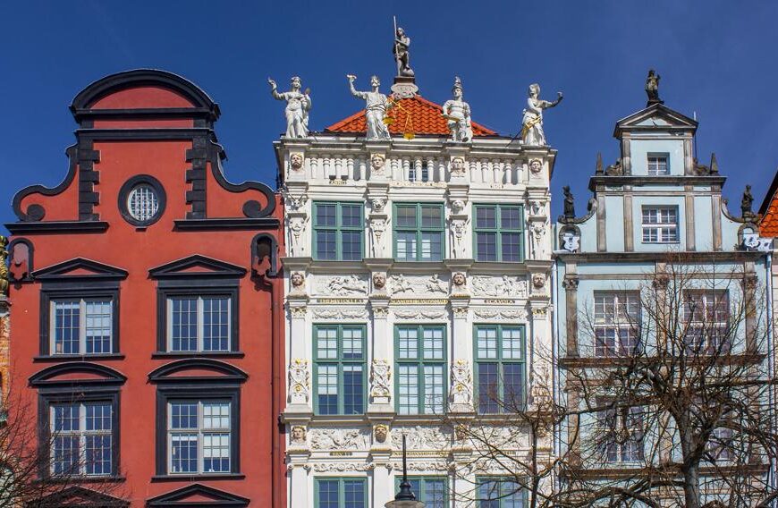 The Golden Tenement House: Up for Sale Again. Maritime University Announces Decision.