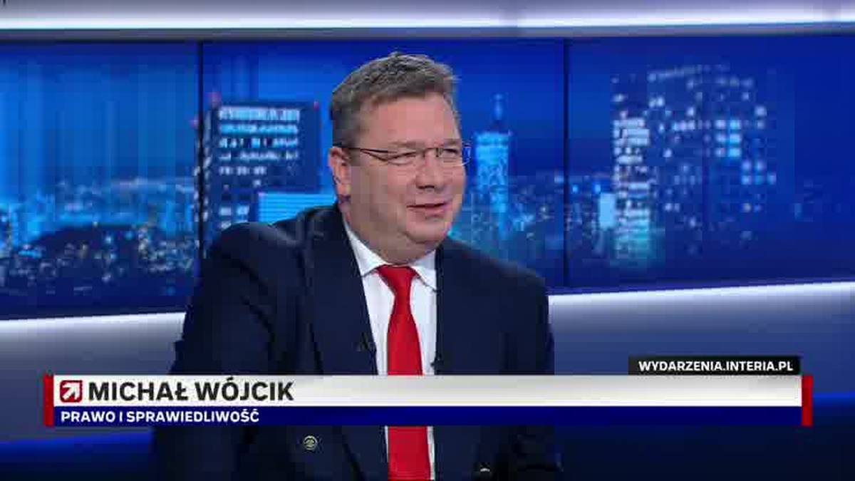 Minister infrastruktury Dariusz Klimczak obwieścił modyfikację nazwy Centralnego Portu Komunikacyjnego. - Pragniemy, aby wywoływała pozytywne emocje i nie redukowała tego przedsięwzięcia do projektów centralistycznych w stylu PRL, ponieważ tak go PiS określił - wyjaśnił w wywiadzie dla Polsat News. Polityk PSL dodał, że nowa nomenklatura ma "być przedyskutowana z Polakami". Centralny Port Komunikacyjny: Zmiana szyldu. "Koniec z komunistycznym stylem". - INFBusiness