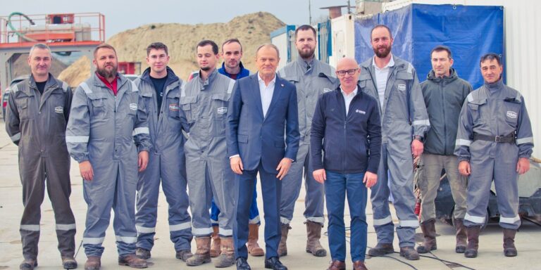 W rejonie Retkowa ruszyły działania geologiczno-hydrogeologiczne w związku z budową najgłębszej studni górniczej w Polsce. Stanowi to pierwszy krok w rozległym programie inwestycyjnym KGHM, obejmującym trzy nowe studnie: Retków, Gaworzyce oraz GG-2 "Odra". Studnia Retków ma finalnie osiągnąć blisko 1360 m głębokości, co sprawi, że stanie się nowym liderem w krajowym przemyśle wydobywczym. KGHM lokuje kapitał w Retkowie. Budują najgłębszy szyb wydobywczy w kraju. - INFBusiness