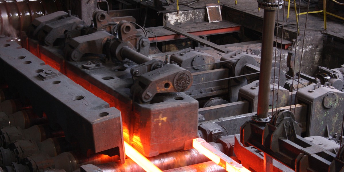 "Odlokalizowanie produkcji było jednym z najcięższych postanowień, jakie musiała wprowadzić w życie firma" – oświadczył przewodniczący i dyrektor zarządzający ArcelorMittal Poland Wojciech Koszuta. Huta Królewska domknęła swoją bardzo długą, gdyż ponad 220-letnią epokę. Przedsiębiorstwo wytłumaczyło przyczyny tego kroku. ArcelorMittal zamyka Hutę Królewską