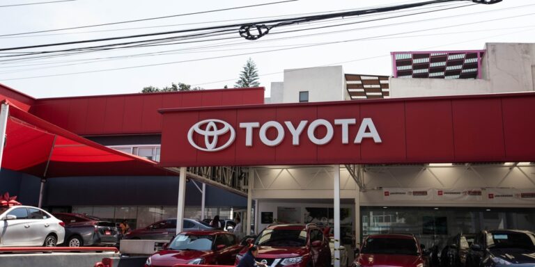 Nowa amerykańska fabryka Toyoty rozpoczęła działalność. Skupienie na hybrydach i pojazdach elektrycznych. - INFBusiness