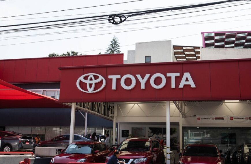 Nowa amerykańska fabryka Toyoty rozpoczęła działalność. Skupienie na hybrydach i pojazdach elektrycznych.