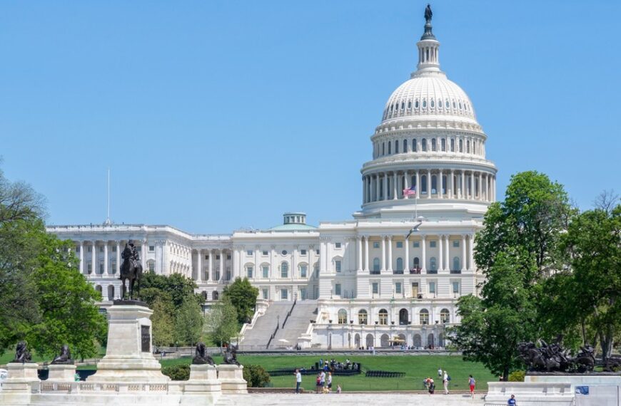 Koniec blokady administracji USA. Gospodarka ucierpiała, straty idą w miliardy.