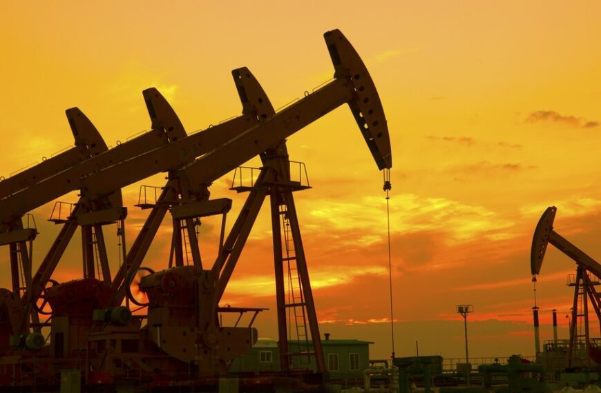 Nafta w górę! Optymizm inwestorów po sygnałach zza oceanu.