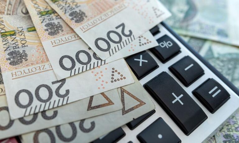 W czwartek izba wyższa parlamentu nie wniosła zmian do ustawy, której celem jest modyfikacja systemu opodatkowania fundacji rodzinnych, w tym objęcie daniną publiczną wpływów fundacji z wynajmu innego niż mieszkalny. Senat uszczelnia przepisy dotyczące fundacji familijnych. Fiskalny problem dla posiadaczy majątków. - INFBusiness