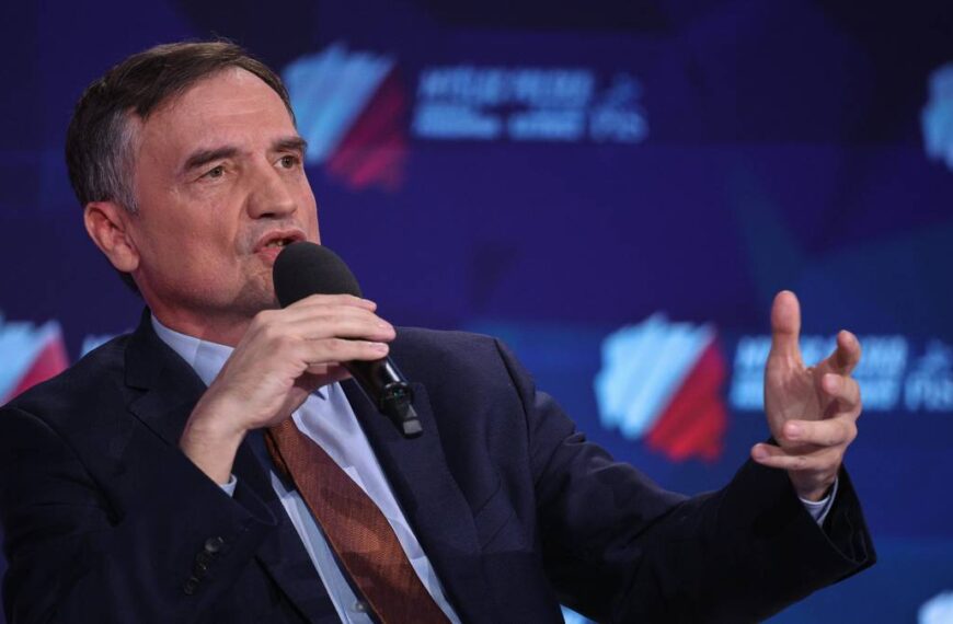 Ziobro zostaje na Węgrzech dłużej. „Telefoniczna interwencja z biura Orbana powodem”