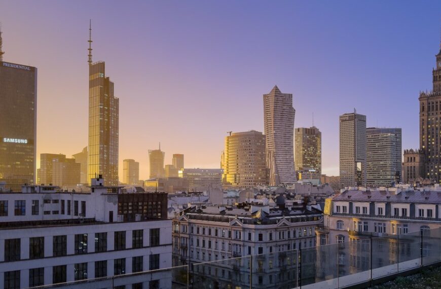 NBP: Rynek pracy z perspektywą. Spadek stopy bezrobocia.