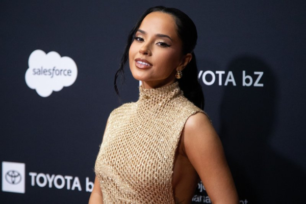 <p> Becky G opowiada o swoim życiu i karierze w nowym zwiastunie swojego nadchodzącego filmu dokumentalnego, Rebbeca . Obejrzyj: Becky G zabiera fanów za kulisy w zwiastunie „Rebbeca” - INFBusiness