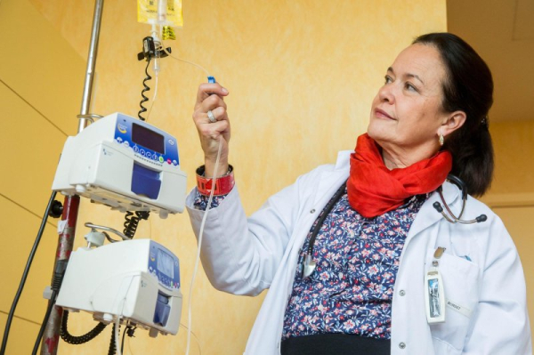 <p> Nowe badanie kliniczne wykazało, że ćwiczenia fizyczne mogą pomóc kobietom z zaawansowanym rakiem piersi lepiej znosić leczenie przeciwnowotworowe i spustoszenia, jakie wywołuje choroba. Badanie wykazało, że ćwiczenia fizyczne mają korzystny wpływ na pacjentki z zaawansowanym rakiem piersi - INFBusiness