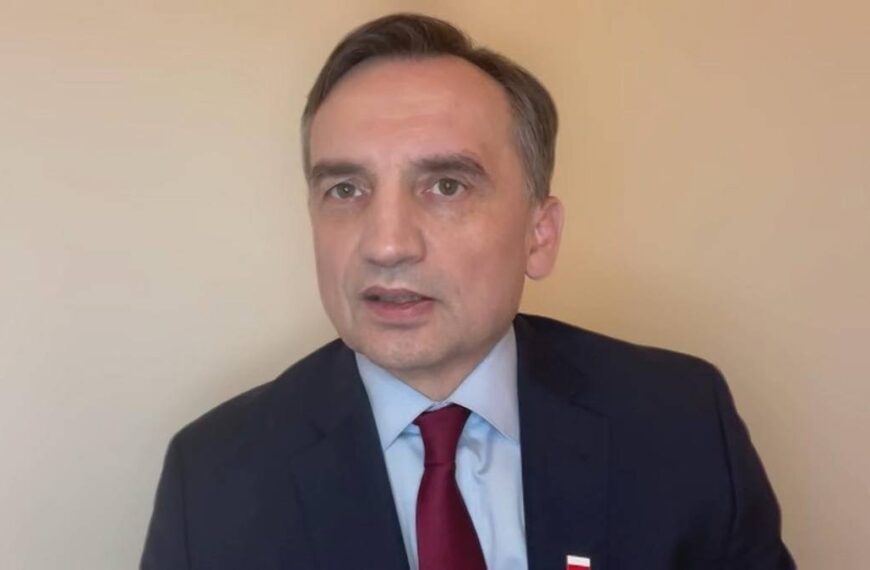 Ziobro bez dyplomatycznego paszportu. Minister Spraw Zagranicznych informuje.