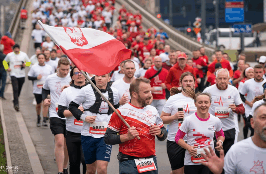 Dwadzieścia tysięcy zawodników pobiegnie w Warszawie, by upamiętnić Dzień Niepodległości.