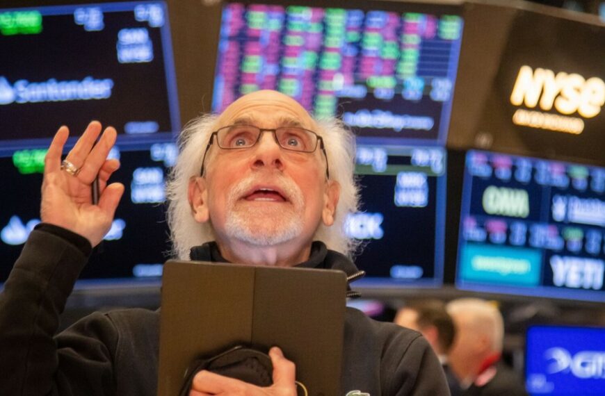 Inwestorzy zaniepokojeni tymi czterema kwestiami. Najgorszy początek miesiąca dla Wall Street od…