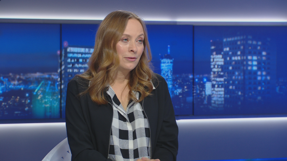 Denerwuje mnie, że nadmiernie skupiamy się na osobach. Zbyt wiele w ramach koalicji debatujemy o personaliach, podczas gdy obywatele oczekują, że będziemy dyskutować o problemach - stwierdziła w audycji "Gość Wydarzeń" minister funduszy i polityki regionalnej Katarzyna Pełczyńska-Nałęcz. "Irytuje mnie to". Minister Katarzyna Pełczyńska-Nałęcz o rozmowach w koalicji