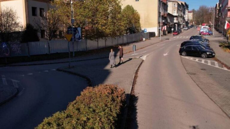 Grzegorz B. z Będzina spowodował tragiczny wypadek ze skutkiem śmiertelnym. Śledczy jednak zamknęli dochodzenie, ponieważ według opinii ekspertów, z powodu "problemów metabolicznych" mężczyzna w owym czasie nie odpowiadał za swoje czyny. Ten sam kierowca został wkrótce potem schwytany w pobliskim powiecie, transportując pasażerów pod wpływem alkoholu. Wówczas otrzymał wyrok skazujący. Relacja "Interwencji". Śmierć w wypadku: bez kary. Przyczyną "problemy z przemianą materii" - INFBusiness