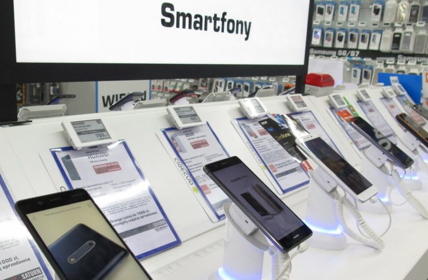 Smartfonowy haracz odrzucony. Droższa elektronika od nowego roku.