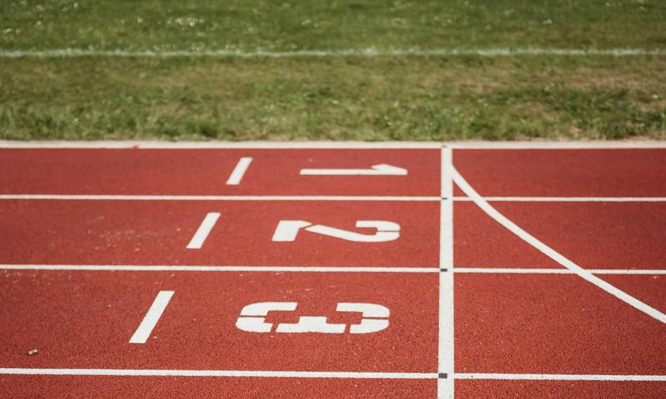 Od kilku miesięcy dostrzegamy kurczenie się różnic między poziomamioprocentowania dwóch typów kredytów mieszkaniowych. W listopadzie tendencja ta sięutrzymywała, a rozpiętość zredukowała się do symbolicznego „drobiazgu”. Hipoteczne stawki coraz bliżej. Zmiennego i stałego oprocentowania nie dzieli już przepaść