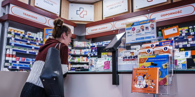 W roku 2024 wartość polskiego sektora suplementów diety dosięgnęła poziomu 7,1 mld zł, a do roku 2027 może zwiększyć się do przeszło 9 mld zł — takie informacje płyną z analiz PMR Market Experts oraz Polskiego Instytutu Ekonomicznego. Jest to jeden z najprężniej rosnących obszarów branży zdrowotnej i towarów konsumpcyjnych, stymulowany przez podnoszącą się świadomość w obszarze zdrowia i popularność działań prewencyjnych. Sektor suplementów notuje wzrosty. Obroty na rynku niemal sięgają 9 miliardów złotych. - INFBusiness