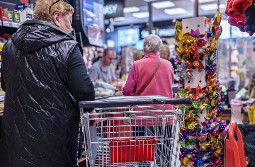 Jak zmieniły się koszty życia Polaków w sklepach? Aktualne informacje z GUS.