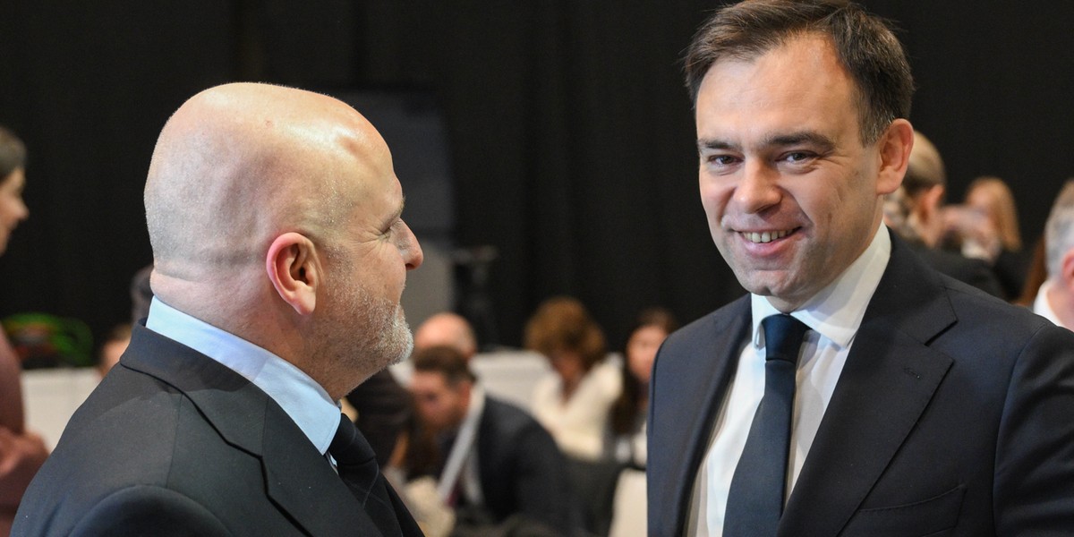 Minister finansów i gospodarki, Andrzej Domański, w piątek w stolicy dał początek programowi Innovate Poland. Na początek, budżet inicjatywy wynosi cztery miliardy złotych, które mają być przeznaczone na dofinansowanie innowacji w naszym kraju, w tym na lokaty venture capital. Finalnie zamierzeniem jest uruchomienie 8-10 mld zł. W projekcie biorą udział BGK, PFR, PZU, a także Europejski Bank Inwestycyjny. Minister finansów i gospodarki Andrzej Domański, listopad 2025