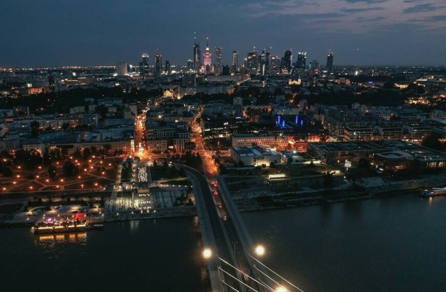 Przepis zaczyna obowiązywać. Ograniczenie sprzedaży alkoholu nocą w dwóch rejonach Warszawy.