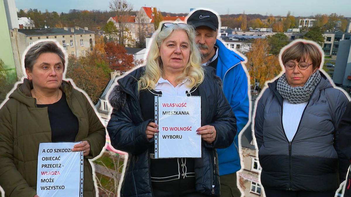 Grupa os&oacute;b trzymających transparenty z hasłami dotyczącymi wykupu mieszkań, na tle zabudowań miejskich.
