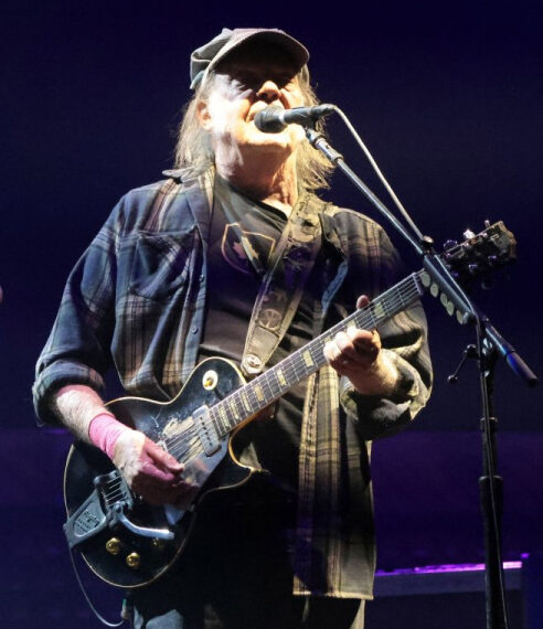 Znani urodzeni 12 listopada: Neil Young, Nadia Comăneci