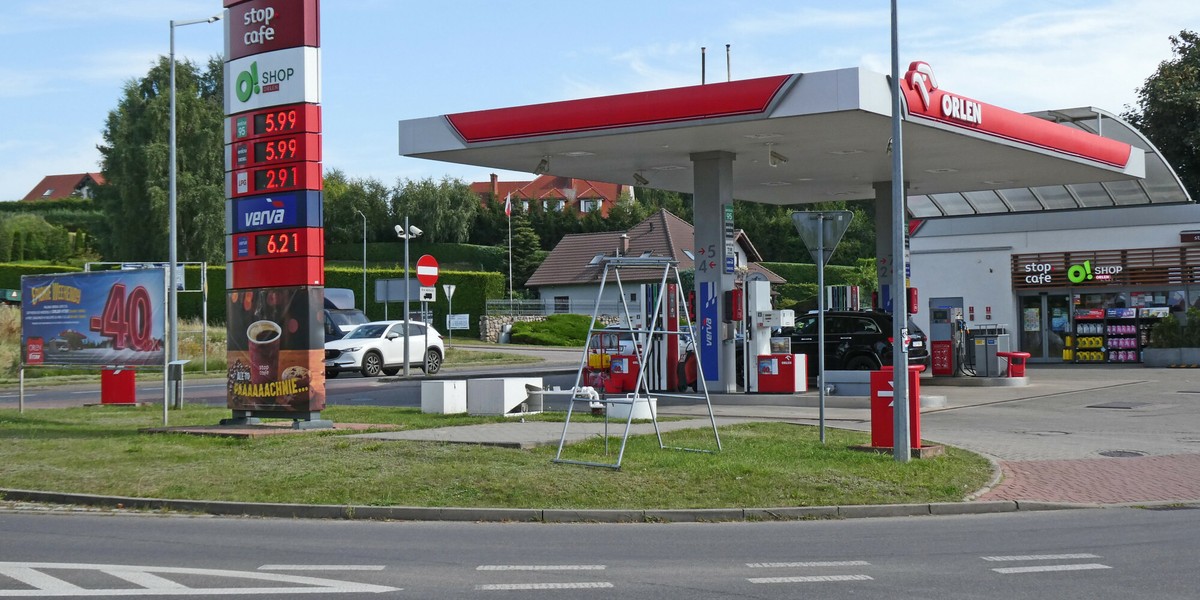 Ceny paliw w najbliższych dniach będą minimalnie rosnąć, ale później możliwa jest stabilizacja, a nawet spadki.