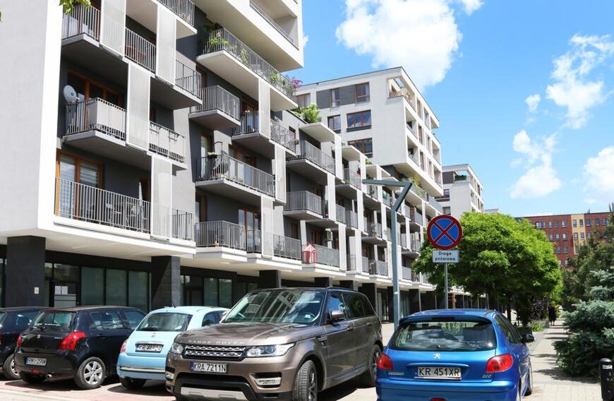 Mieszkanie poza zasięgiem: Ani pomoc, ani kredyt. Jak rząd chce pomóc osobom…