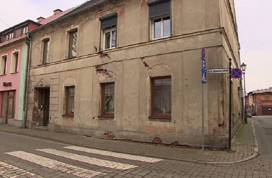 Dom zaczyna wykazywać uszkodzenia. Ocena specjalistów jest niepokojąca.