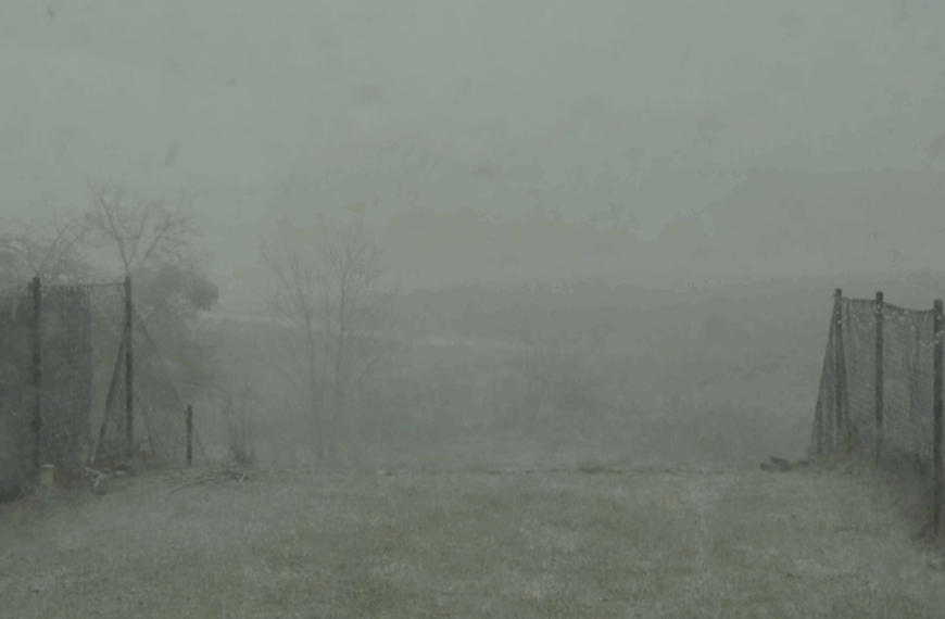 Weekendowa aura: Wichury, opady i śnieg, nie tylko w terenach górskich.