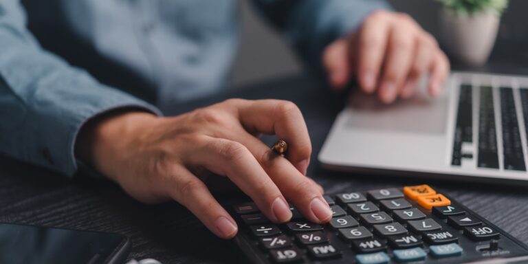 ZBP: Polacy mocno zadłużeni. Zadłużenie osiąga szczyt. - INFBusiness