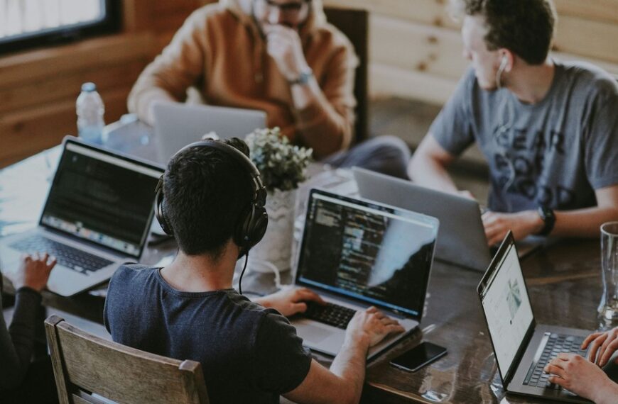 AI w polskim sektorze publicznym: Analiza luk i możliwości.