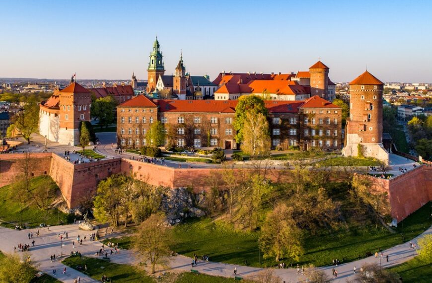 Kraków walczy ze zwolnieniami na dużą skalę. Jaka przyszłość sektora usług dla…