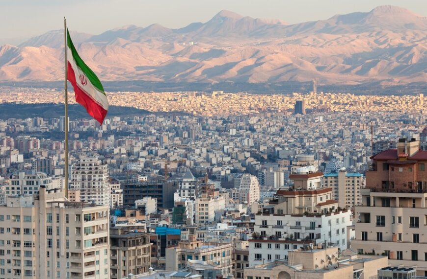 Teheran blisko katastrofy. Dotkliwa posucha zagraża przesiedleniem mieszkańców.