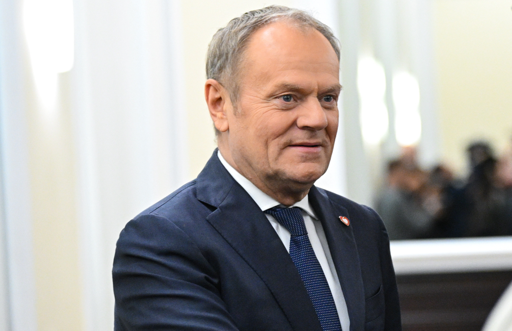 Donald Tusk, premier Polski, w garniturze i krawacie