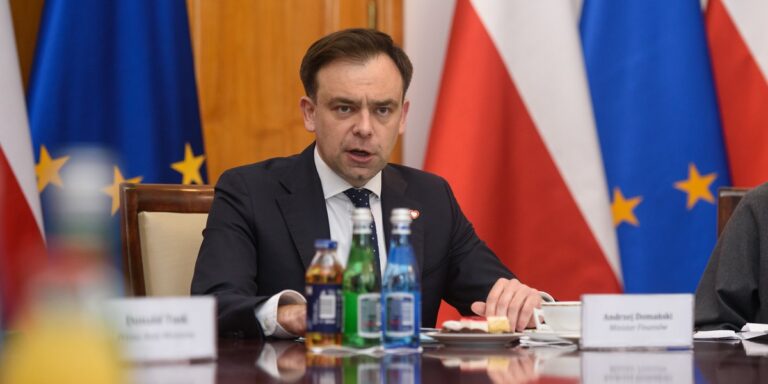 Polska gospodarka w trudnej sytuacji. Wysokie wydatki społeczne i powiększające się zadłużenie. - INFBusiness