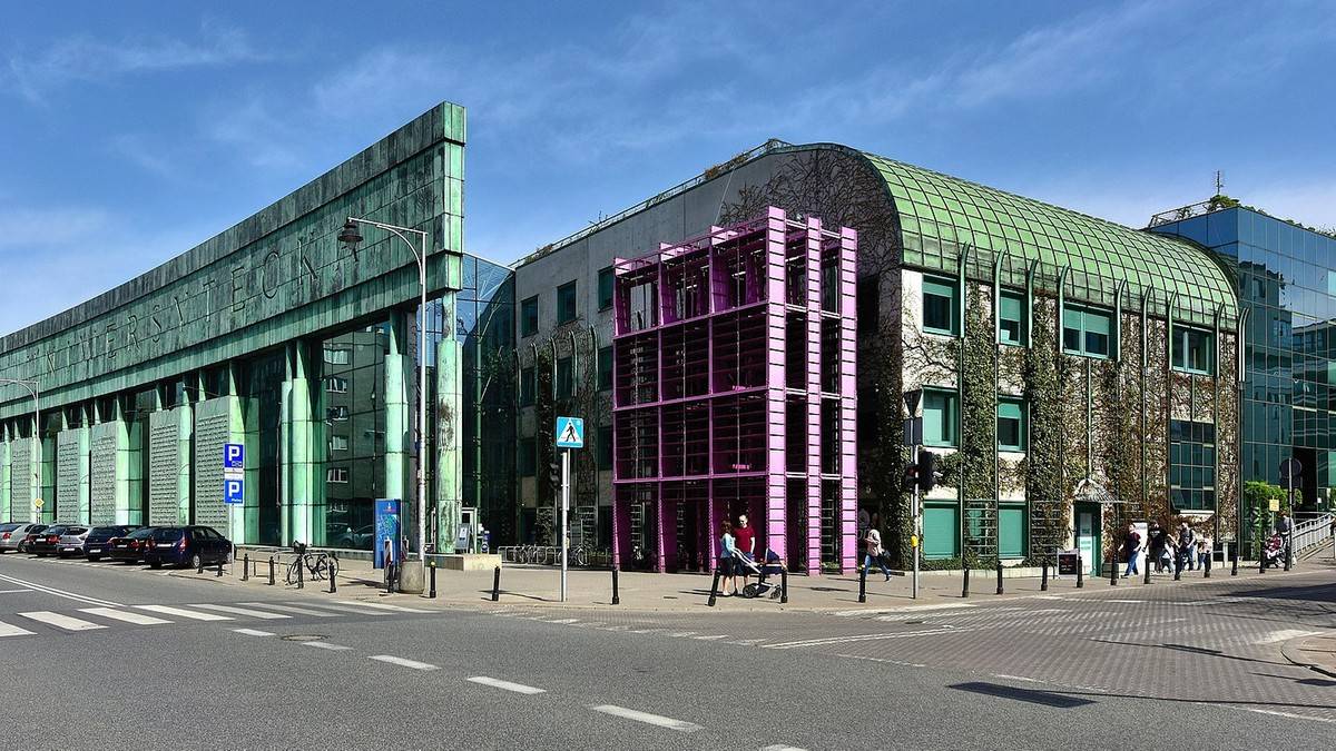 Antyczne druki, które zniknęły z BUW-u, były upłynniane w Rosji - taką informację podała stołeczna prokuratura. Dodano też, że Mikhail Z., obywatel Gruzji, podejrzewany o ich zagarnięcie, zeznał, że działał na polecenie osoby z Rosji. Szacunkowa wartość zagrabionych ksiąg to 3,8 mln zł. Kradzież starodruków z BUW. Woluminy były sprzedawane w Rosji