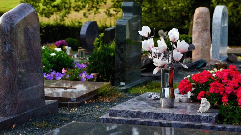 Pod żadnym pozorem nie stawiaj tego na nagrobku. Ryzykujesz wysoki rachunek. - INFBusiness