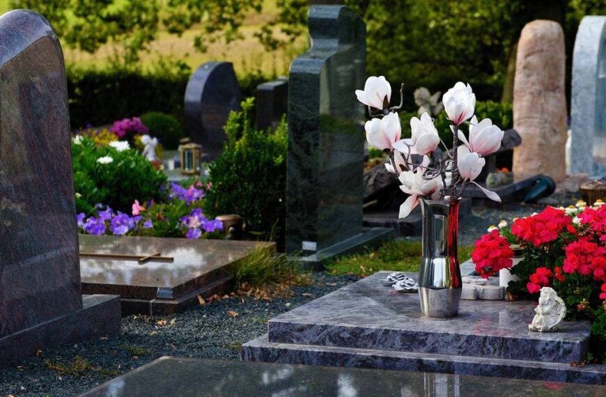 Pod żadnym pozorem nie stawiaj tego na nagrobku. Ryzykujesz wysoki rachunek.