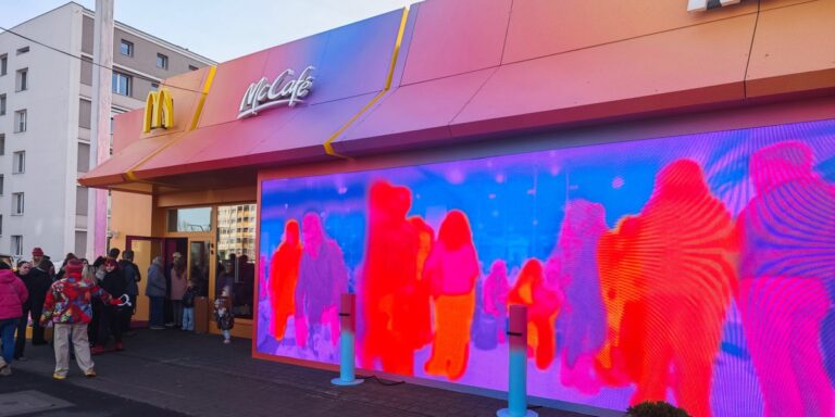 Ten McDonald's jest unikalny w Polsce. Grupa zainwestowała w... widzenie nocne. - INFBusiness