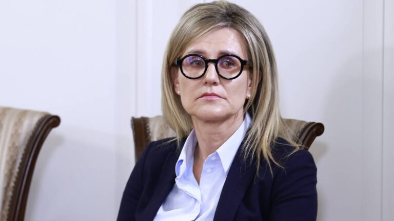 Prokurator Ewa Wrzosek w jednej ze swoich publikacji insynuowała podobieństwo Zbigniewa Ziobry do konkretnego gatunku. - Omówię tę kwestię z panią prokurator. Jednakże cechują nas odmienne usposobienia i respektuję fakt, że niekiedy spotyka się osoby skłonne do brawury, które pozwalają sobie na większą swobodę - oznajmił w programie "Graffiti" minister sprawiedliwości Waldemar Żurek. "Rozumiem, że istnieją i oponenci" - odparł Żurek w reakcji na burzliwe zestawienie Ziobry. - INFBusiness