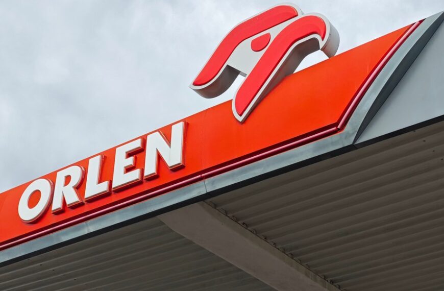 Orlen ujawnia źródła dochodów. Spółka prezentuje rezultaty finansowe.