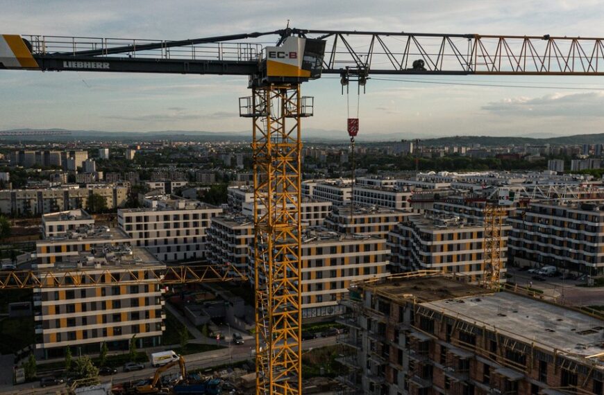 Aktywność budowlana wciąż osłabiona. Dane GUS o rynku nieruchomości mieszkaniowych.