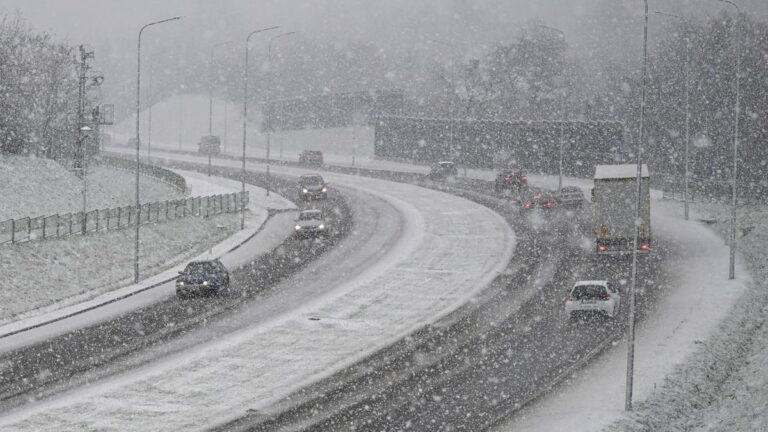 Aura dokucza. Utrudnienia na A4 i brak energii elektrycznej na Podkarpaciu. - INFBusiness