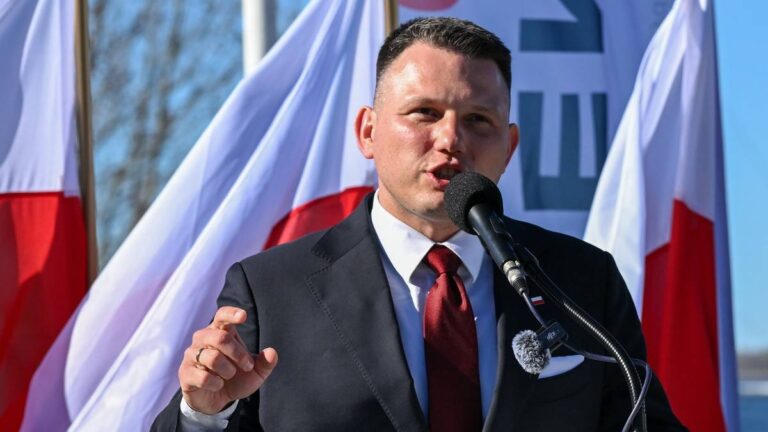 Złożyliśmy do Komendy Głównej Policji pismo z prośbą o akceptację na pociągnięcie do odpowiedzialności za przewinienie parlamentarzysty Sławomira Mentzena - oświadczył rzecznik Prasowy Komendanta Stołecznego Policji mł. insp. Robert Szumiata. Sprawa dotyczy odpalenia przez deputowanego sztucznego ognia podczas Marszu Niepodległości - wbrew obowiązującym przepisom. Warszawska policja pragnie postawić przed sądem Sławomira Mentzena. Złożono zapytanie. - INFBusiness