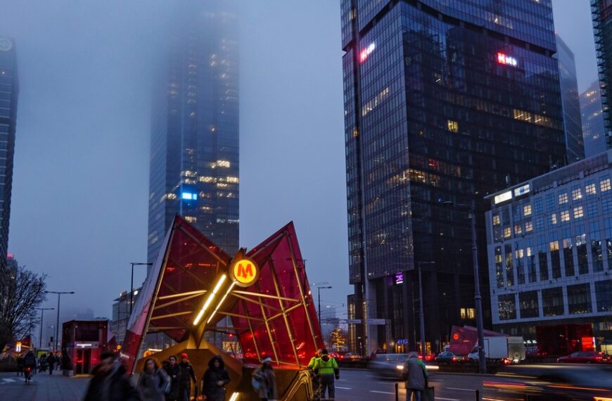 PKO BP analizuje: Polska potrzebuje funduszy krajowych i lokalnych inwestycji.