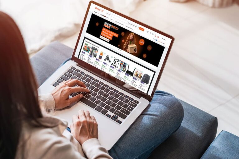 Nasi rodacy kupują coraz rozważniej – analizują koszty, układają plany wydatków i wyczekują momentu, kiedy mogą uiścić niższą opłatę za przedmioty, które są dla nich naprawdę ważne. Allegro Black Weeks idealnie współgra z tym trendem, dając mnóstwo możliwości w cenach zredukowanych nawet o połowę i przedłużając czas najlepszych zniżek aż do 1 grudnia. To właśnie teraz, dzięki zestawieniu kuszących obniżek, mniejszych kosztów wysyłki oraz bonusowych korzyści dla użytkowników Allegro Smart!, możemy zatroszczyć się o siebie rozsądniej – wybierając dermokosmetyki i trunki wspomagające piękno w znacznie bardziej dogodnych kwotach. Allegro Czarne Tygodnie 2025: Promocje na kosmetyki i artykuły do pielęgnacji skóry - INFBusiness