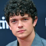 Gospodarka i Biznes News to dynamiczny portal informacyjny, który dostarcza najświeższe wiadomości z zakresu ekonomii i biznesu. Strona skierowana jest przede wszystkim do polskich przedsiębiorców i ludzi biznesu, pragnących być na bieżąco z kluczowymi wydarzeniami gospodarczymi. Serwis oferuje szeroki wachlarz tematów, w tym aktualności z dziedzin takich jak gospodarka, biznes, nieruchomości i budownictwo, przedsiębiorczość oraz show-biznes. Dodatkowo, Gospodarka i Biznes News porusza kwestie związane z medycyną i nowoczesnymi technologiami IT, dostarczając kompleksowych informacji niezbędnych do podejmowania świadomych decyzji biznesowych. „Syn cieśli” i 7 innych przedstawień Jezusa w…